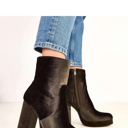 Heel boots model 220580 - Très Elite
