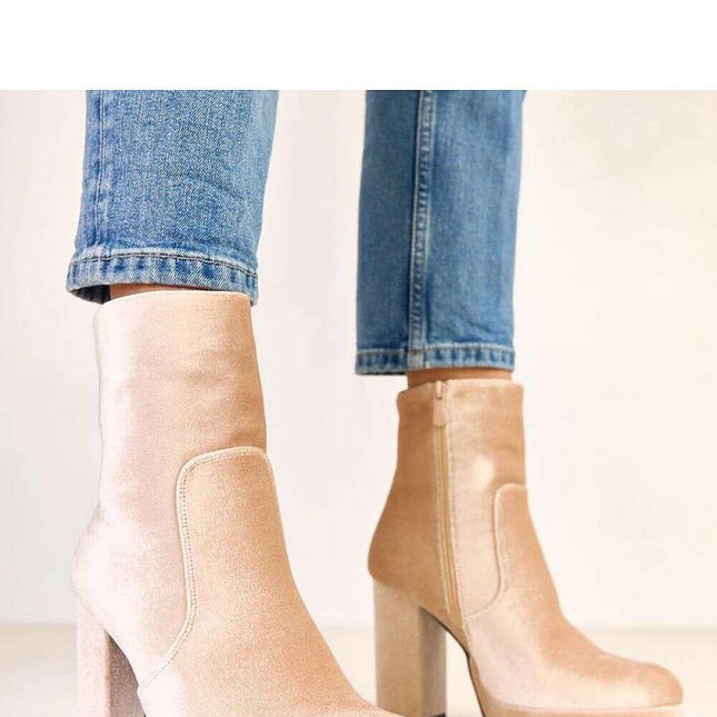 Heel boots model 220580 - Très Elite