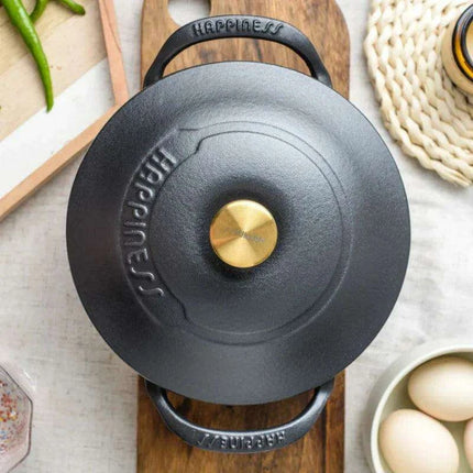 Heritage-Inspired Durable Cast Iron Soup Pot for Gourmet Slow Cooking - Très Elite