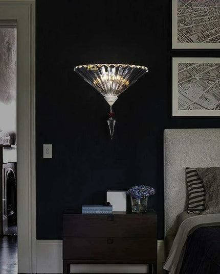 Elegant Crystal Wall Light with Reflective Accent - A Chic Addition for Any Space