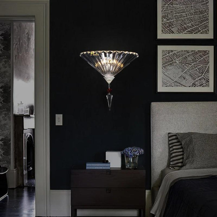 Elegant Crystal Wall Light with Reflective Accent - A Chic Addition for Any Space