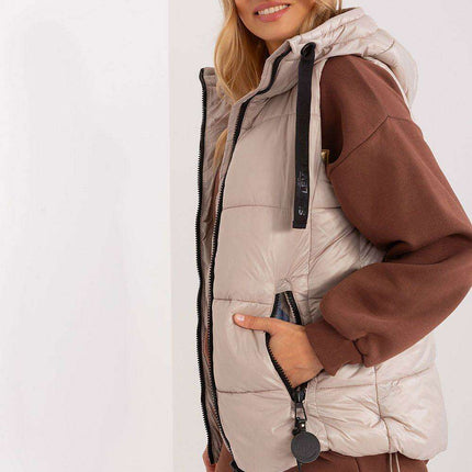 Hooded Quilted Vest - Trendy Sleeveless Insulated Jacket for Versatile Weather - Très Elite