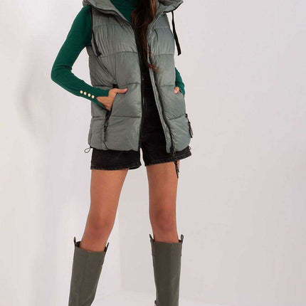 Hooded Quilted Vest - Trendy Sleeveless Insulated Jacket for Versatile Weather - Très Elite