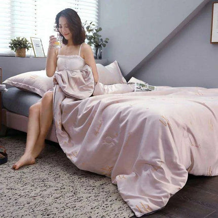 Hyaluronic Acid Cooling Silk Summer Comfort Quilt - Très Elite