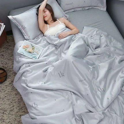 Hyaluronic Acid Cooling Silk Summer Comfort Quilt - Très Elite