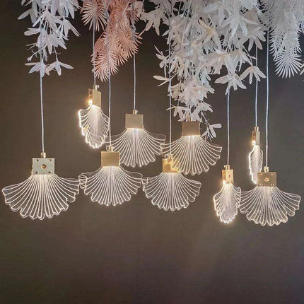 Illuminating Elegance: Ginkgo Leaf LED Lamp for Unforgettable Celebrations - Très Elite
