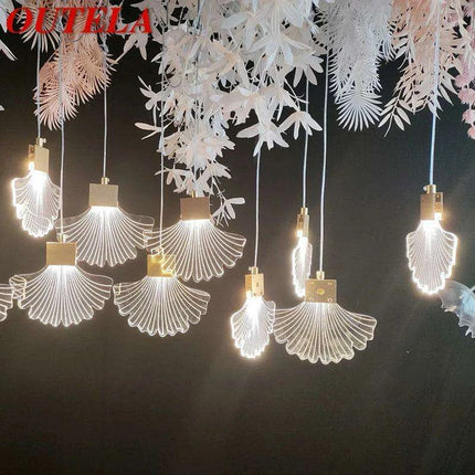 Illuminating Elegance: Ginkgo Leaf LED Lamp for Unforgettable Celebrations - Très Elite