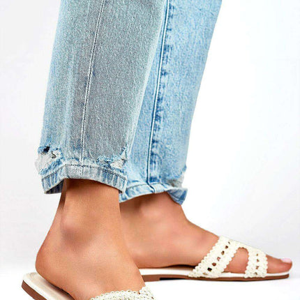Lace-Trimmed Chic Flip-Flops - Très Elite