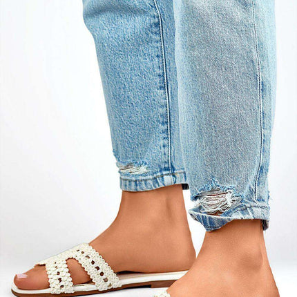 Lace-Trimmed Chic Flip-Flops - Très Elite