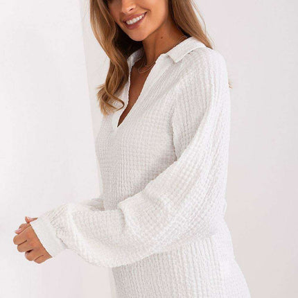 Lakerta Elegant Textured V-Neck Blouse - A Stylish Essential for Every Occasion - Très Elite