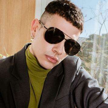 Laurence Paul Canadian Black Shades: Stylish Elegance for Every Occasion - Très Elite