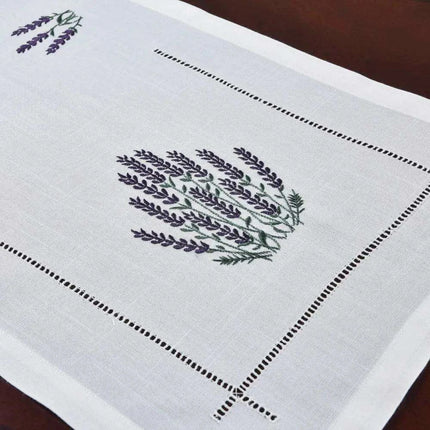 Lavender Elegance Linen-Polyester Table Runner for Upscale Dining Experiences - Très Elite