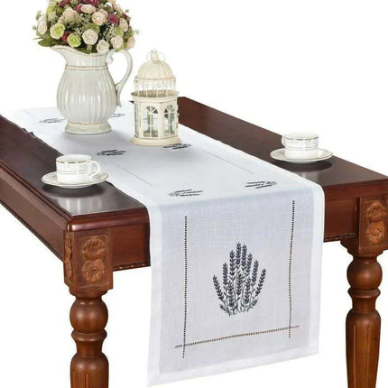 Lavender Elegance Linen-Polyester Table Runner for Upscale Dining Experiences - Très Elite