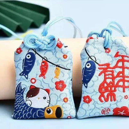 Lucky Cat Prosperity Amulet Keychain - Maneki Neko Charm D547 - Très Elite