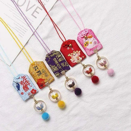 Lucky Cat Prosperity Amulet Keychain - Maneki Neko Charm D547 - Très Elite