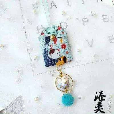 Lucky Cat Prosperity Amulet Keychain - Maneki Neko Charm D547 - Très Elite