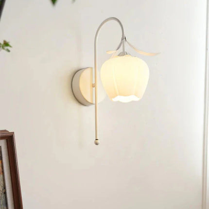 Luna Flower Wall Lamp