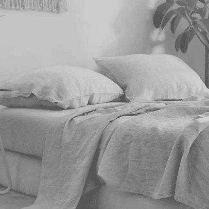 Luxe 3-Piece Washed Linen Bedding Set with 2 Pillowcases for Farmhouse Elegance- Très Elite- Très Elite