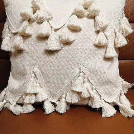 Luxurious Bohemian Moroccan Cushion Cover with Charming Tassels and Intricate Embroidery - Très Elite