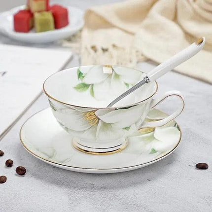 Luxurious Bone China Tea Cup and Saucer Set - Classic Elegance - Très Elite
