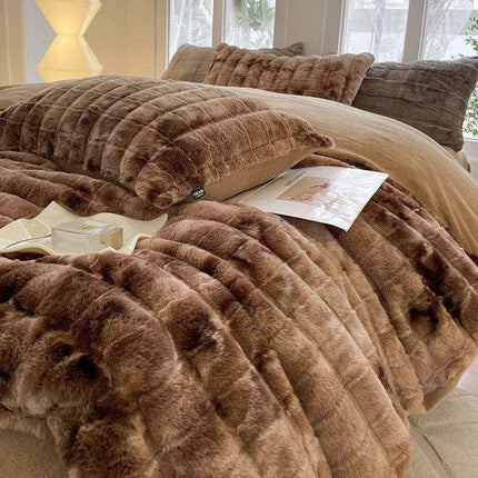 Luxurious Caramel Brown Velvet Fleece Bedding Set with Duvet Cover, Flat Sheet, and Pillowcases - Très Elite