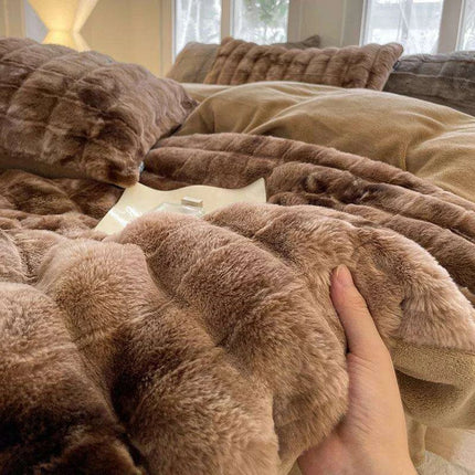 Luxurious Caramel Brown Velvet Fleece Bedding Set with Duvet Cover, Flat Sheet, and Pillowcases - Très Elite