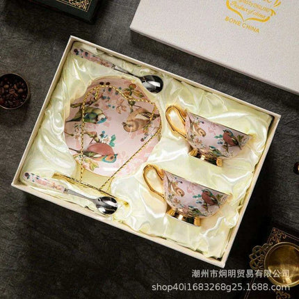 Luxurious European Bone China Tea Cup Set for Timeless Elegance - Très Elite