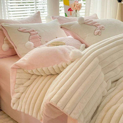 Luxurious Faux Rabbit Velvet Duvet Cover Set - Plush Bedding Collection with Pillowcases in Multiple Sizes - Très Elite