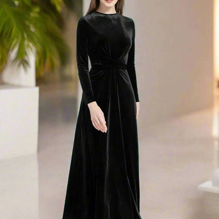 Luxurious Floor-Length Velvet Gown for Women - Elegant Evening Wear - Très Elite