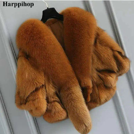 Luxurious Fox Fur Layer: A Statement of Elegance and Comfort - Très Elite