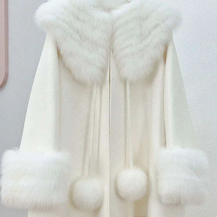 Luxurious Fox Fur-Trimmed Wool Cape - A Chic Blend of Comfort and Style - Très Elite