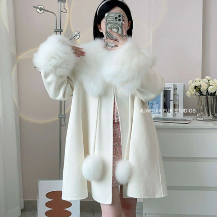 Luxurious Fox Fur-Trimmed Wool Cape - A Chic Blend of Comfort and Style - Très Elite