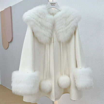 Luxurious Fox Fur-Trimmed Wool Cape - A Chic Blend of Comfort and Style - Très Elite