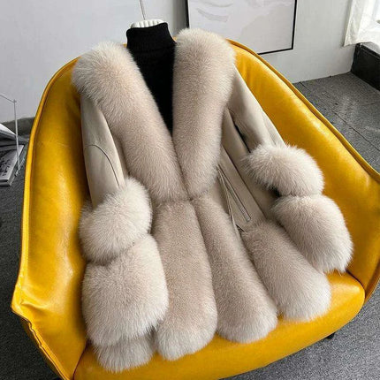 Luxurious Fox Fur Winter Coat: Chic Sophistication for Cold Days - Très Elite