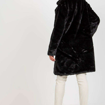 Luxurious Fur Button-Up Coat with Practical Pockets - Très Elite