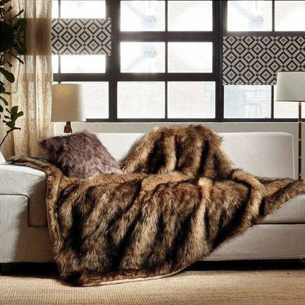 Luxurious Large Brown and Black Tipped Faux Fur Throw Scarf - Cozy Elegance in 104"x90" Size - Très Elite