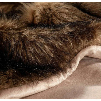 Luxurious Large Brown and Black Tipped Faux Fur Throw Scarf - Cozy Elegance in 104"x90" Size - Très Elite