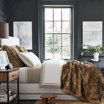 Luxurious Large Brown and Black Tipped Faux Fur Throw Scarf - Cozy Elegance in 104"x90" Size - Très Elite