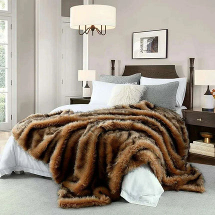 Luxurious Large Brown and Black Tipped Faux Fur Throw Scarf - Cozy Elegance in 104"x90" Size - Très Elite