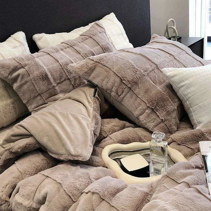 Luxurious Milk Velvet Duvet Cover Set with Elegant Square Lattice Design - Ultra-Soft 4-Piece Bedding Ensemble - Très Elite