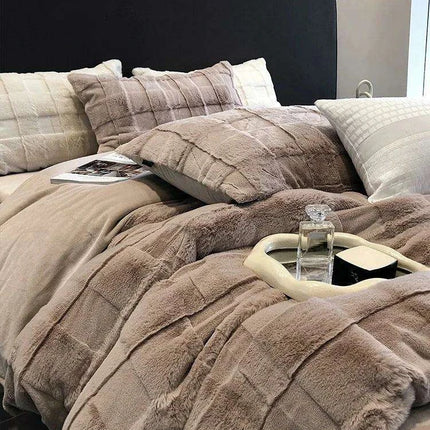 Luxurious Milk Velvet Duvet Cover Set with Elegant Square Lattice Design - Ultra-Soft 4-Piece Bedding Ensemble - Très Elite