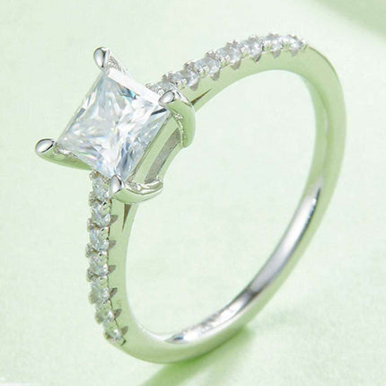 Luxurious Sterling Silver Ring with Lab Grown Diamond and Sparkling Moissanite Accents - Très Elite