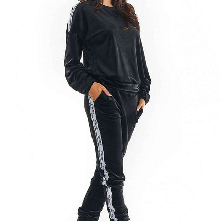 Luxurious Velour Jogger Pants with Trendy Logo Tape - Stylish Comfort Essential - Très Elite