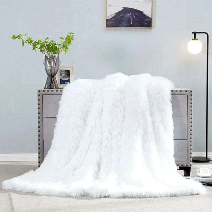 Luxury Coraline Faux Fur Queen Blanket - Elegant Winter Throw - Très Elite