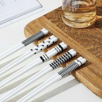 Luxury Japanese Bone Porcelain Chopstick Set - 5 Exquisite Pairs - Très Elite
