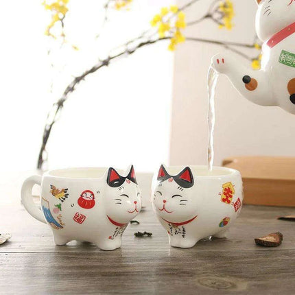Maneki Neko Ceramic Tea Set - Charming Lucky Cat Teapot with Cups and Infuser - Très Elite