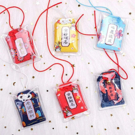 Maneki Neko Good Luck Keychain: A Charming Token of Prosperity - Très Elite