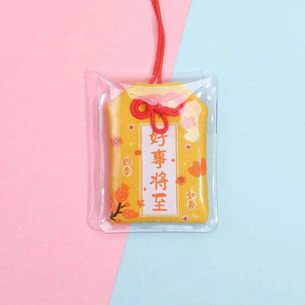 Maneki Neko Good Luck Keychain: A Charming Token of Prosperity - Très Elite