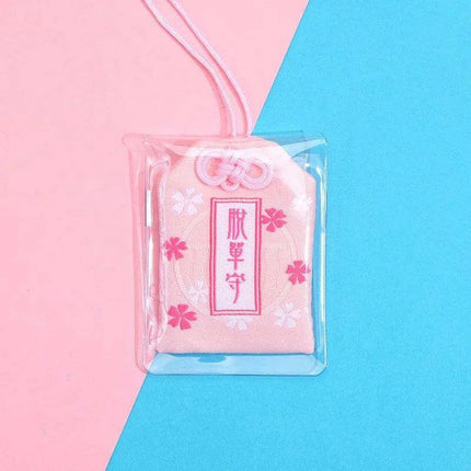 Maneki Neko Good Luck Keychain: A Charming Token of Prosperity - Très Elite