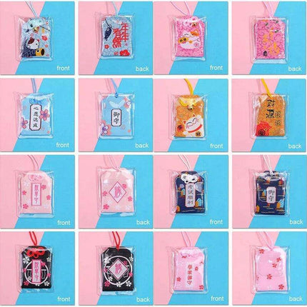 Maneki Neko Good Luck Keychain: A Charming Token of Prosperity - Très Elite